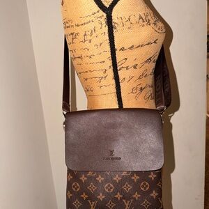 Unisex Louis Vuitton Brown Monogram Messenger Crossbody